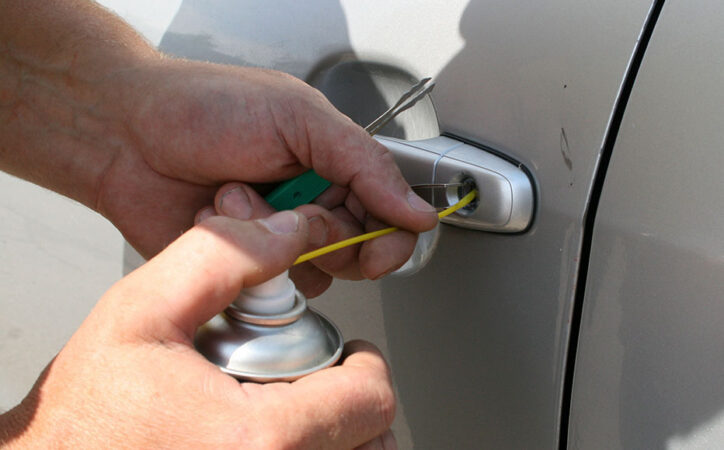 فتح السيارة المقفلة